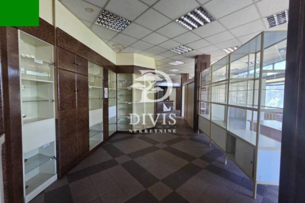 Slika 4 - Bulevar Arsenija Čarnojevića,  Lokal na prodaju, 155m2, 465.000€